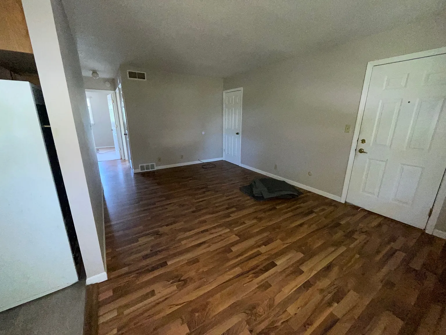 2 bed, 700 sqft, $849 — Photo 2