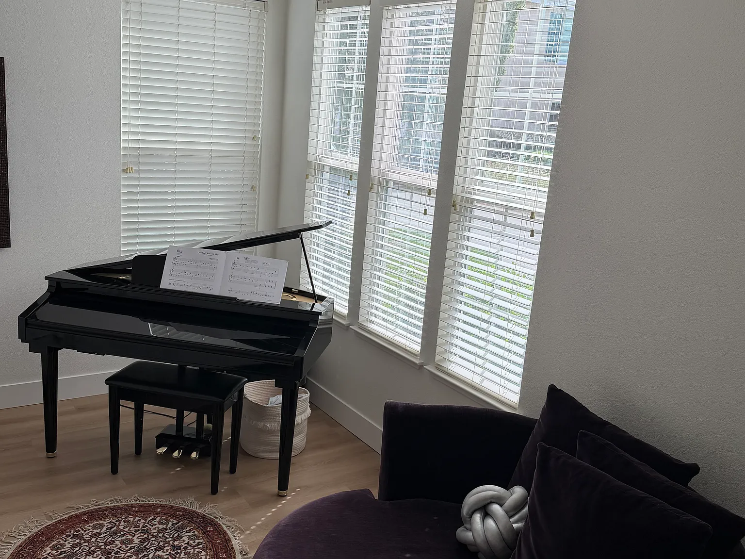 4 bed, 2.5 bath, 1972 sqft, $4,750 — Photo 2