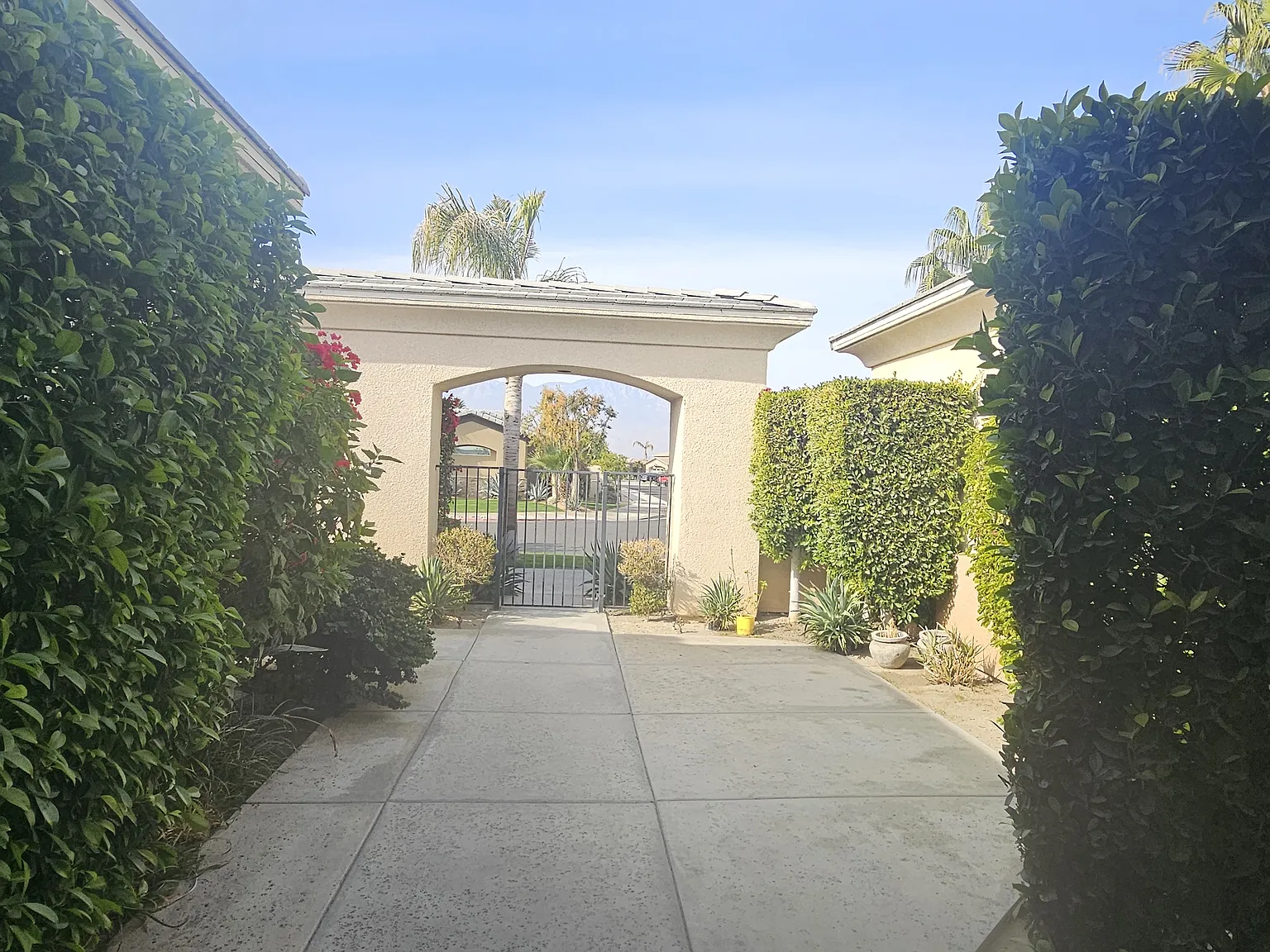4 bed, 3.5 bath, 2900 sqft, $4,000 — Photo 2