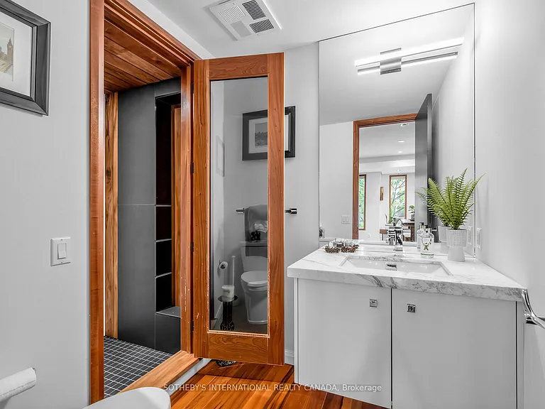 32 Regal Rd — Photo 17