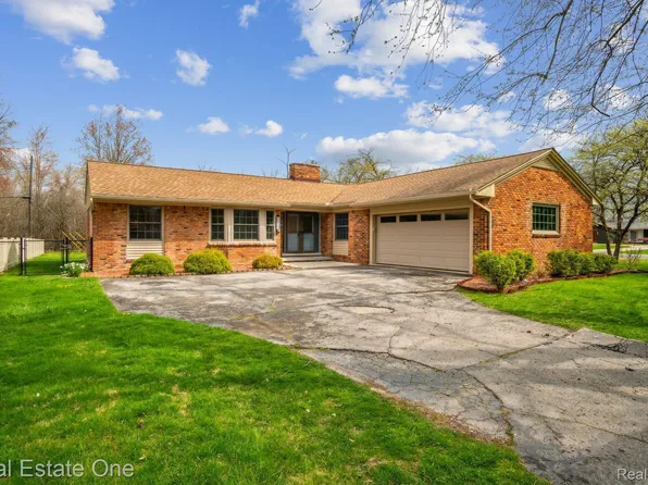 8012 Odonnell Dr, Grosse Ile, MI 48138