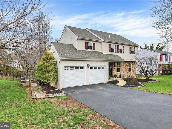 3rd image of 2381 Heather Ln