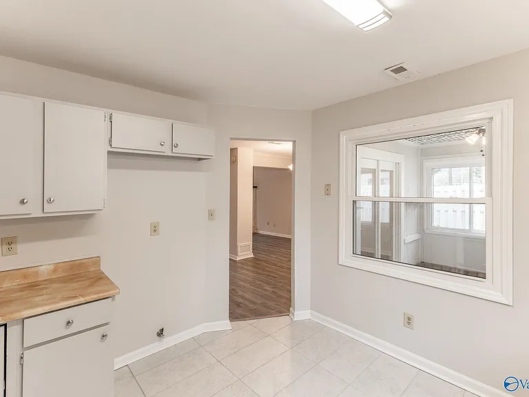 401 Hobbs Rd SE — Photo 22