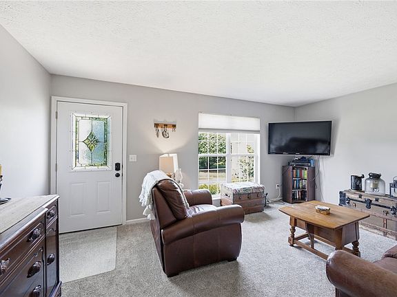 3rd image of 109 Maple Ave