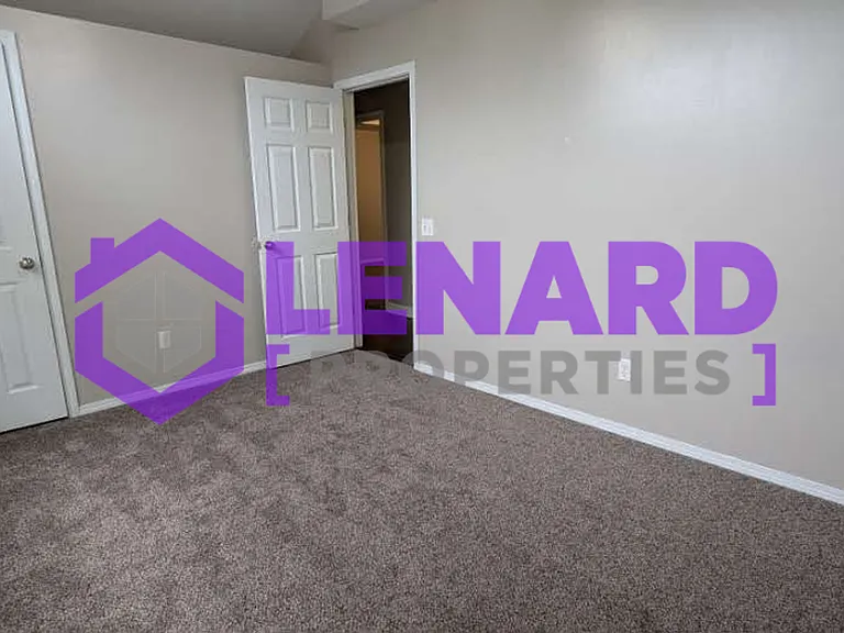 2406 Colton — Photo 15