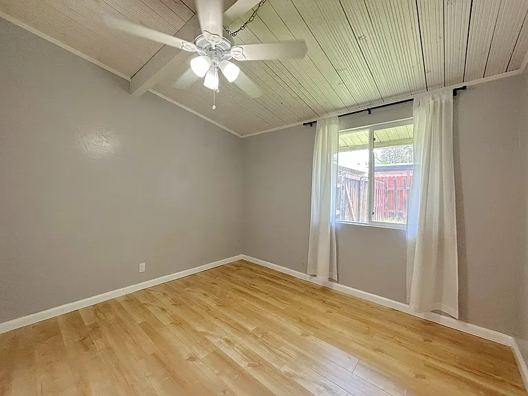 948 Barbra Ln — Photo 18