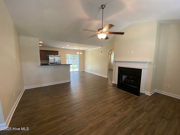3rd image of 404 Ridgeway Dr