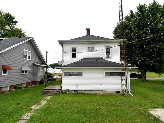5th image of 609 E Green St
