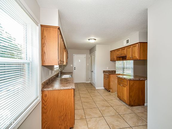 3rd image of 1333 Mary Jane Ave