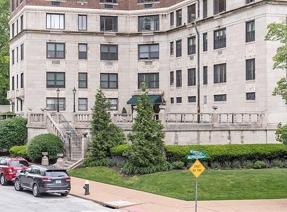 2nd image of 410 N Newstead Ave APT 8S