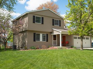 619 Rookway Dr SE, Ada, MI 49301