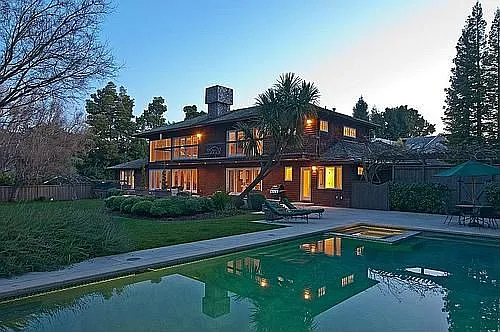 40 Roberts Way photo 1