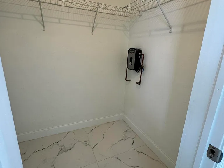 1814 E Oakland Park Blvd #50 — Photo 14