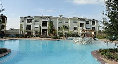 2nd image of 210 Amberwood Cir