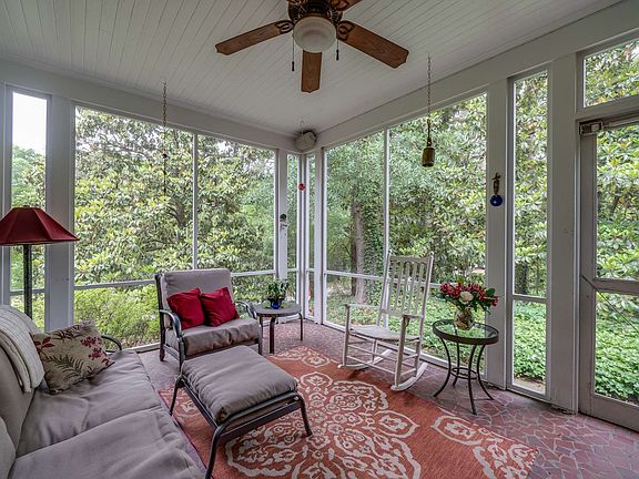 2nd image of 1004 W Forest Hills Blvd