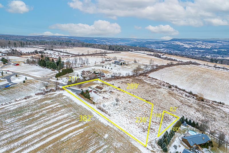 2nd image of 140 Sunny Knolls Lane