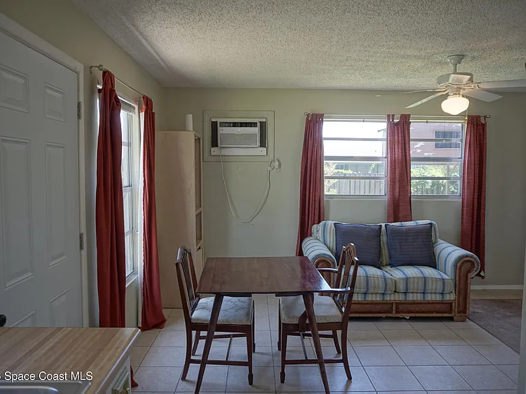 1423 Jasper Ave NW — Photo 5