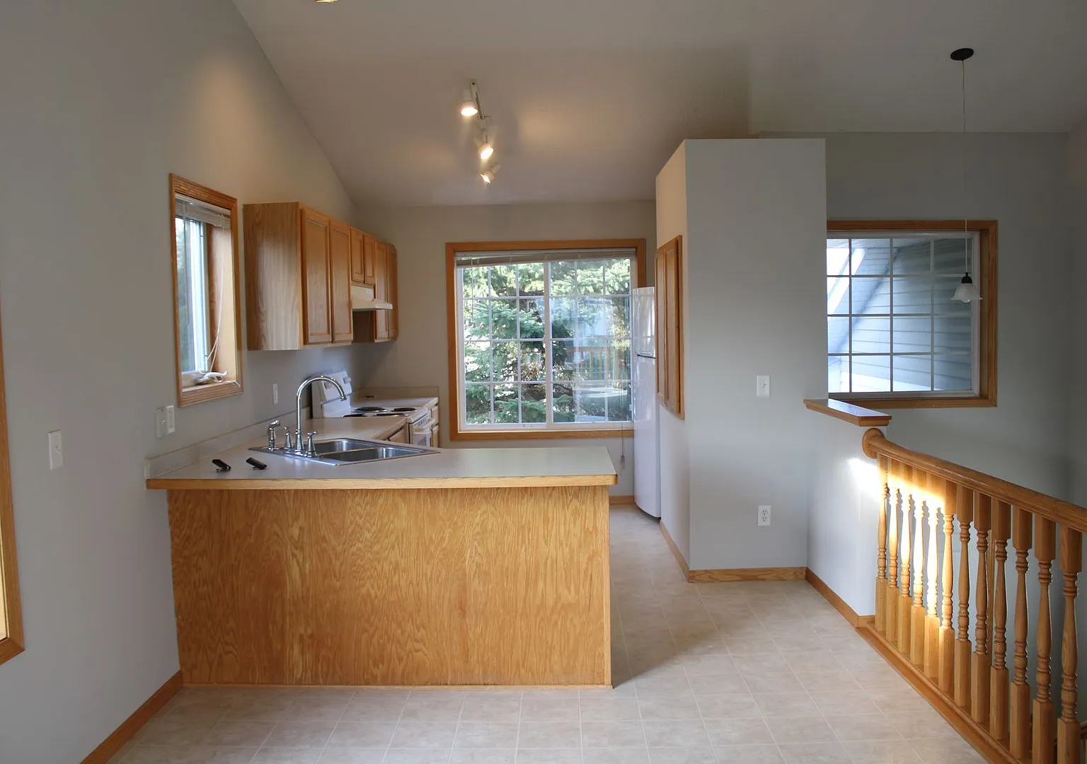 Charming 2 Bed 2 Bath Twin Home — Photo 4