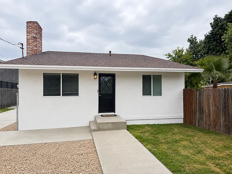 11203 Roswell Ave — Photo 1