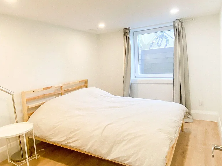 75 Binswood Ave #BASEMENT — Photo 11