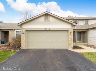 22512 Silver Creek Dr, Trenton, MI 48183