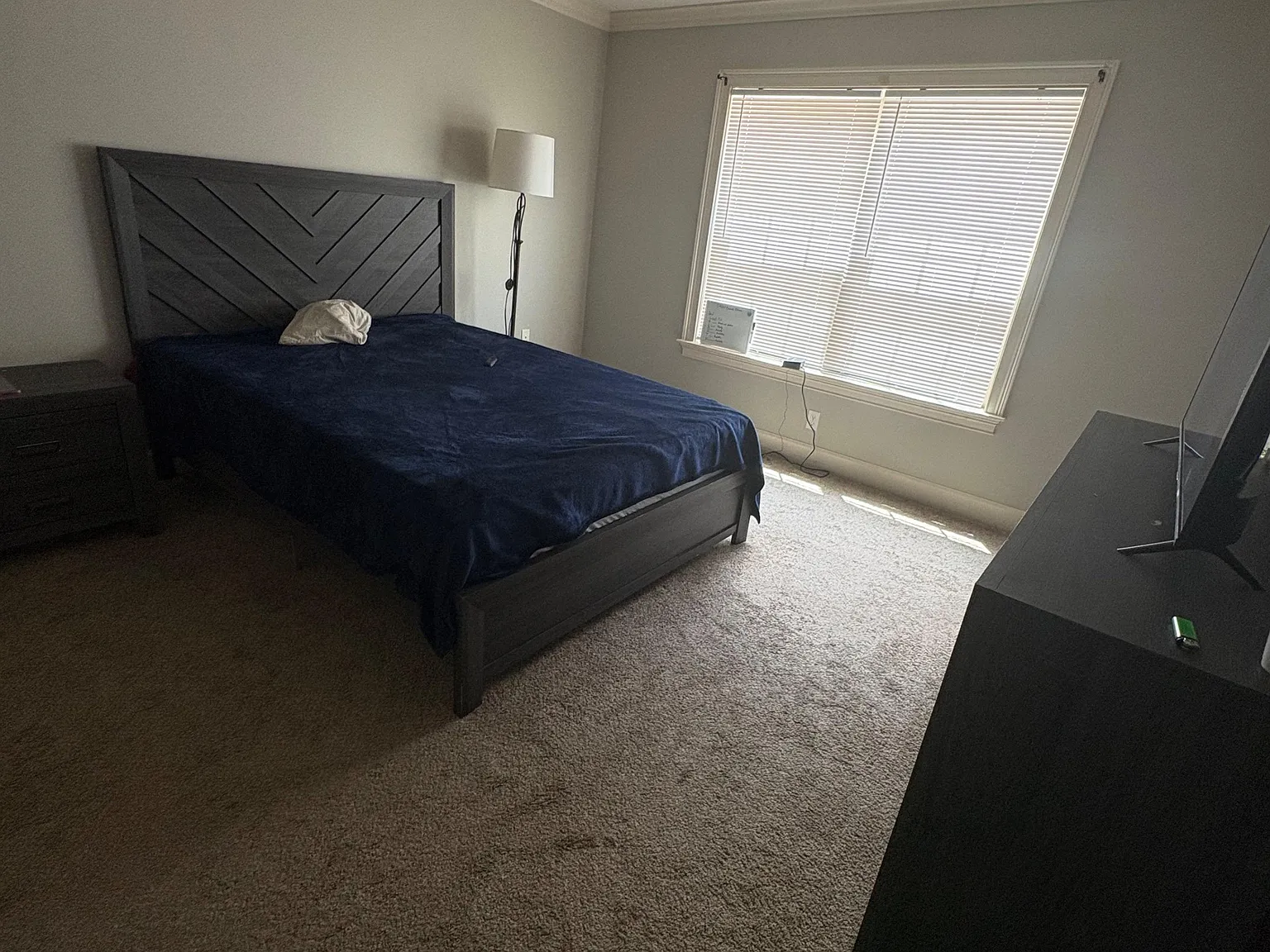 3 bed, 2.5 bath, 3000 sqft, $936 — Photo 1