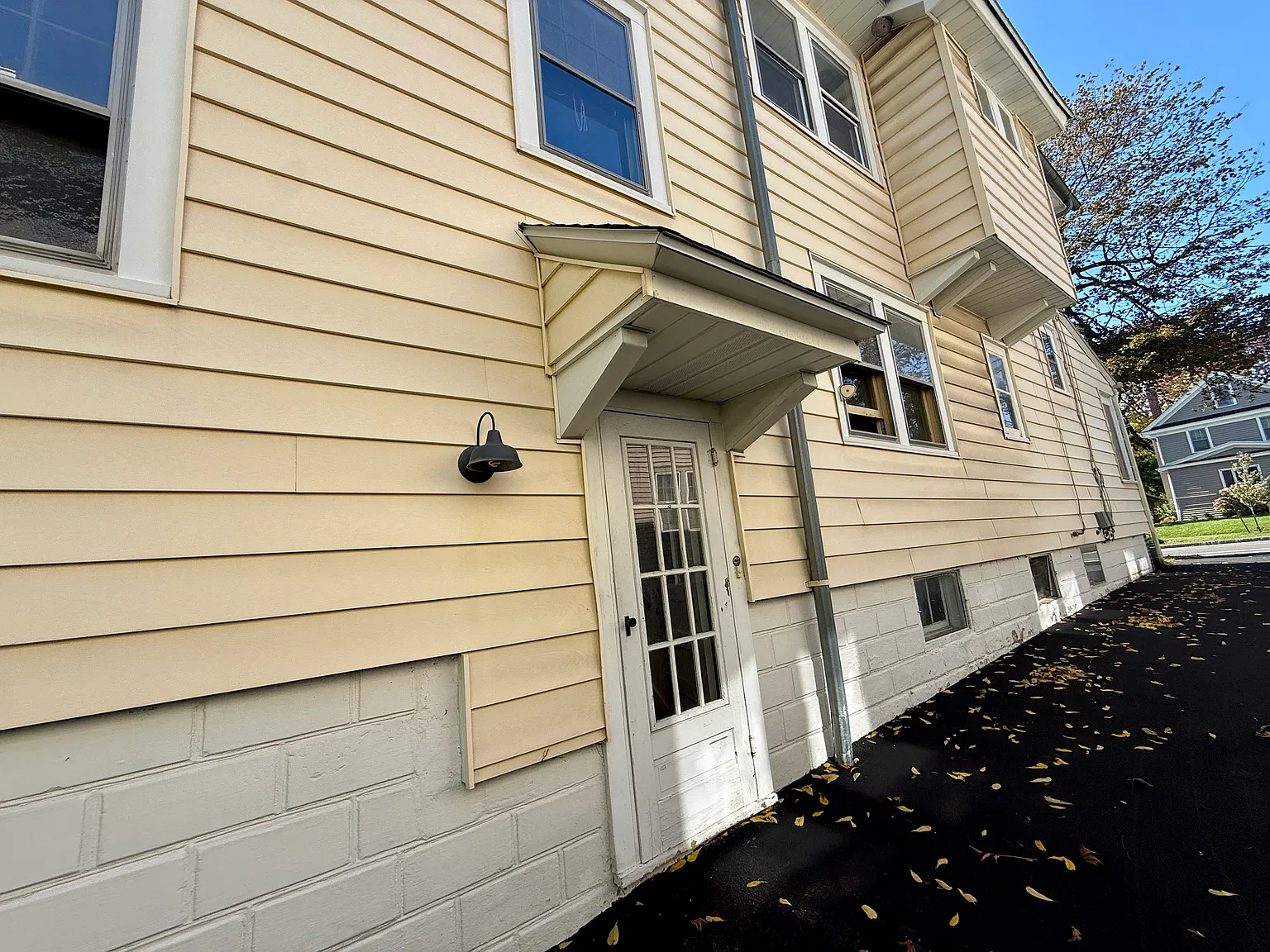 3 bed, 2808 sqft, $2,100 — Photo 3