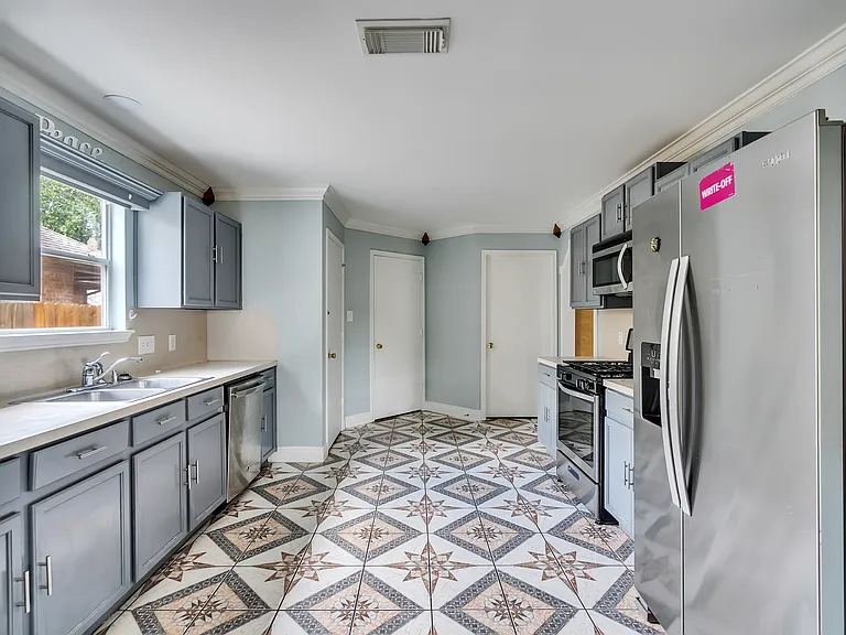 11319 Lindenloch Ln — Photo 26