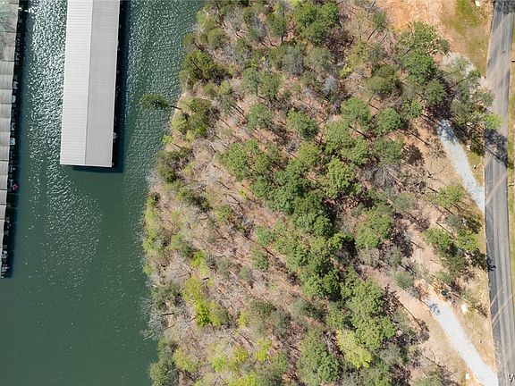 4th image of 9 Peninsula