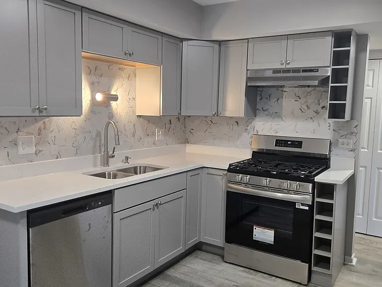 1688 Queensbury Cir #0 — Photo 20