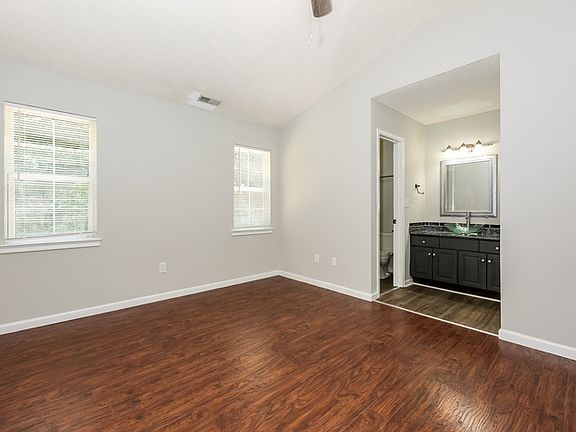 5th image of 20 Black Oak Ct