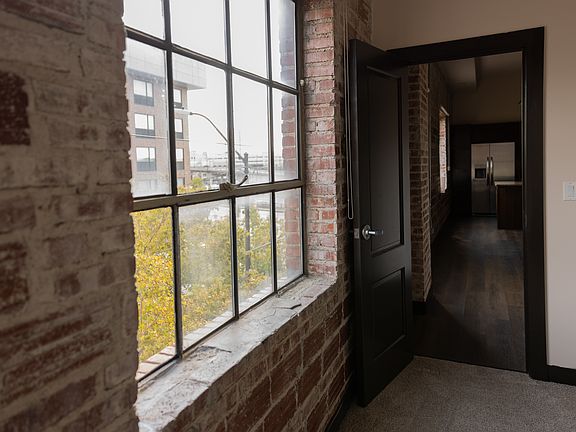 2nd image of 107 N Detroit Ave APT 206