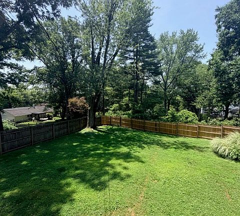 5th image of 238 Pond Dr
