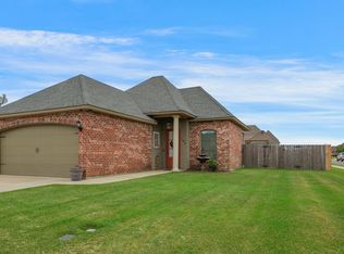100 Smithville Ct, Youngsville, LA 70592