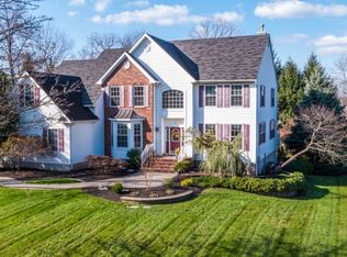 15 Hickory Ln, Green Brook, NJ 08812