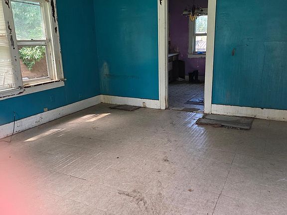 3rd image of 1637 Miller St