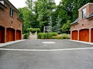 2 Hallock Pl, Armonk, NY 10504