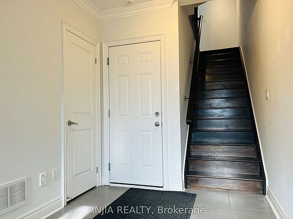 2nd image of 1812 Burnhamthorpe Rd E Unit 29