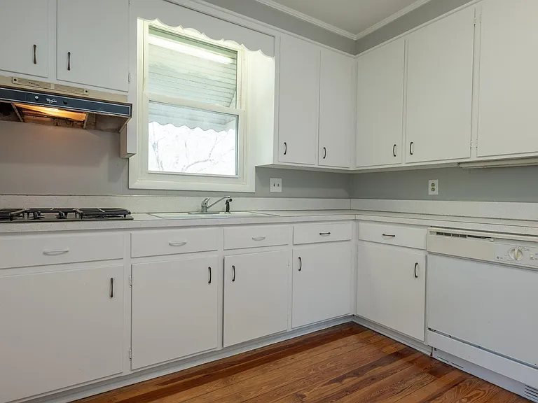 156 Grove St — Photo 20