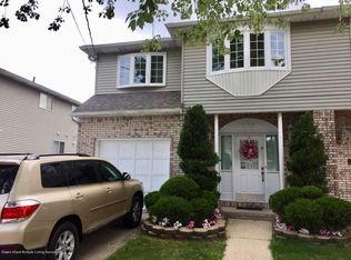 802 Rossville Ave, Staten Island, NY 10309