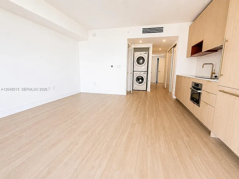 90 NE 32nd St #814 — Photo 13