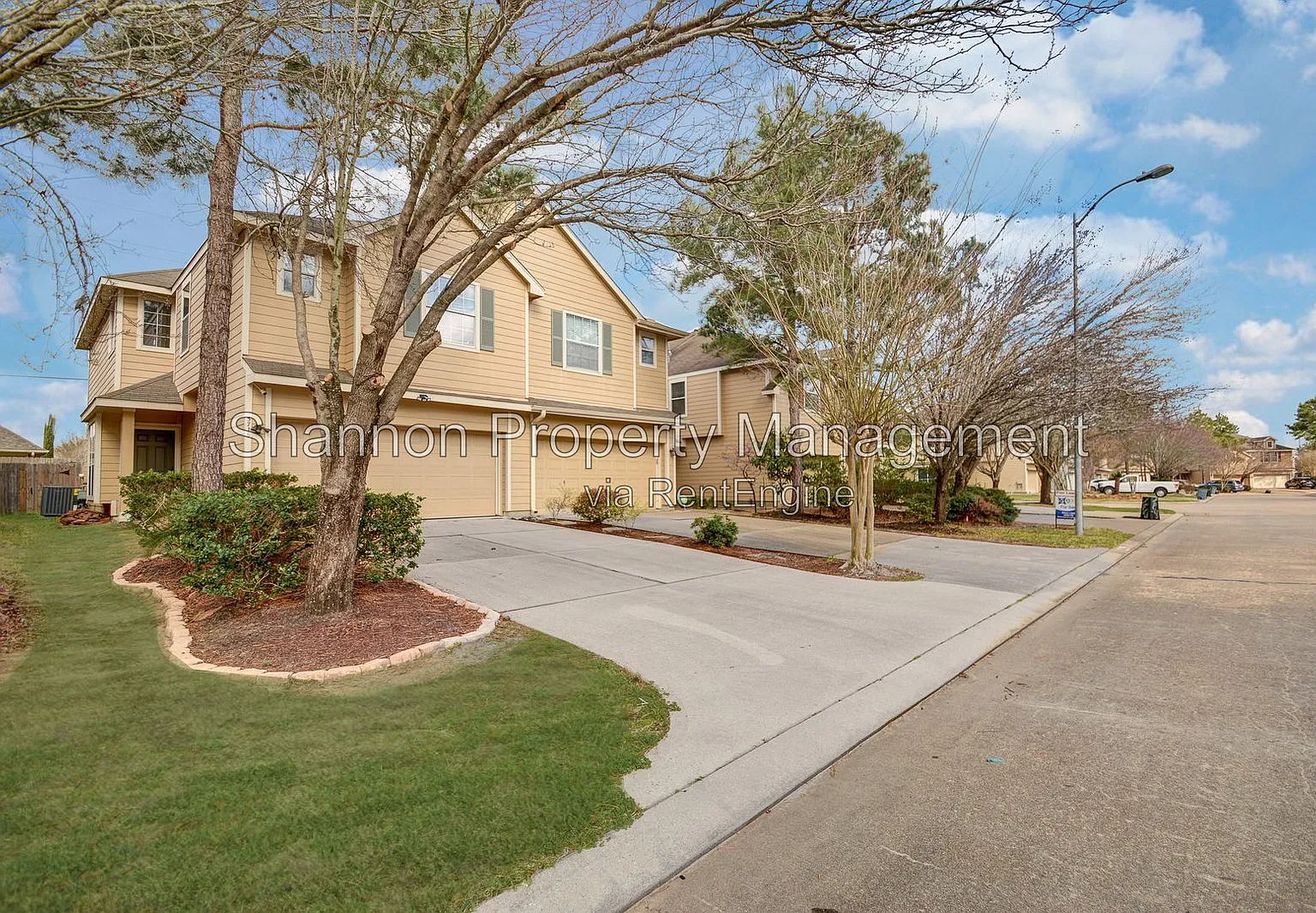3 bed, 2.5 bath, 1587 sqft, $1,725 — Photo 2