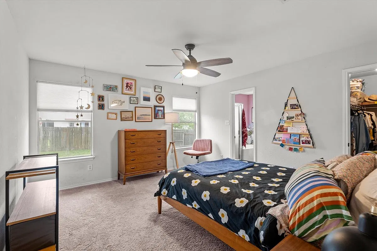 3 bed, 1355 sqft, $2,250 — Photo 3