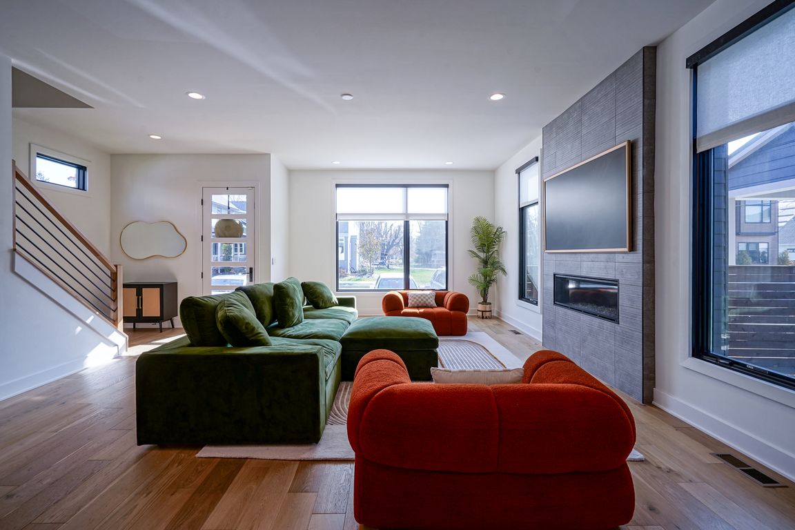 next background image