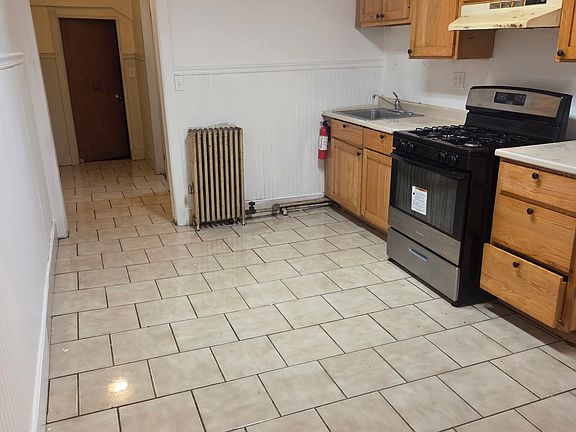 3rd image of 273 Bradford St #B
