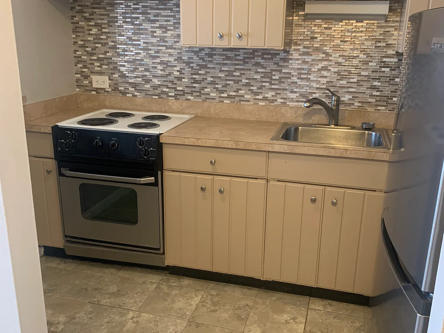 1 bed, 550 sqft, $1,900 — Photo 3