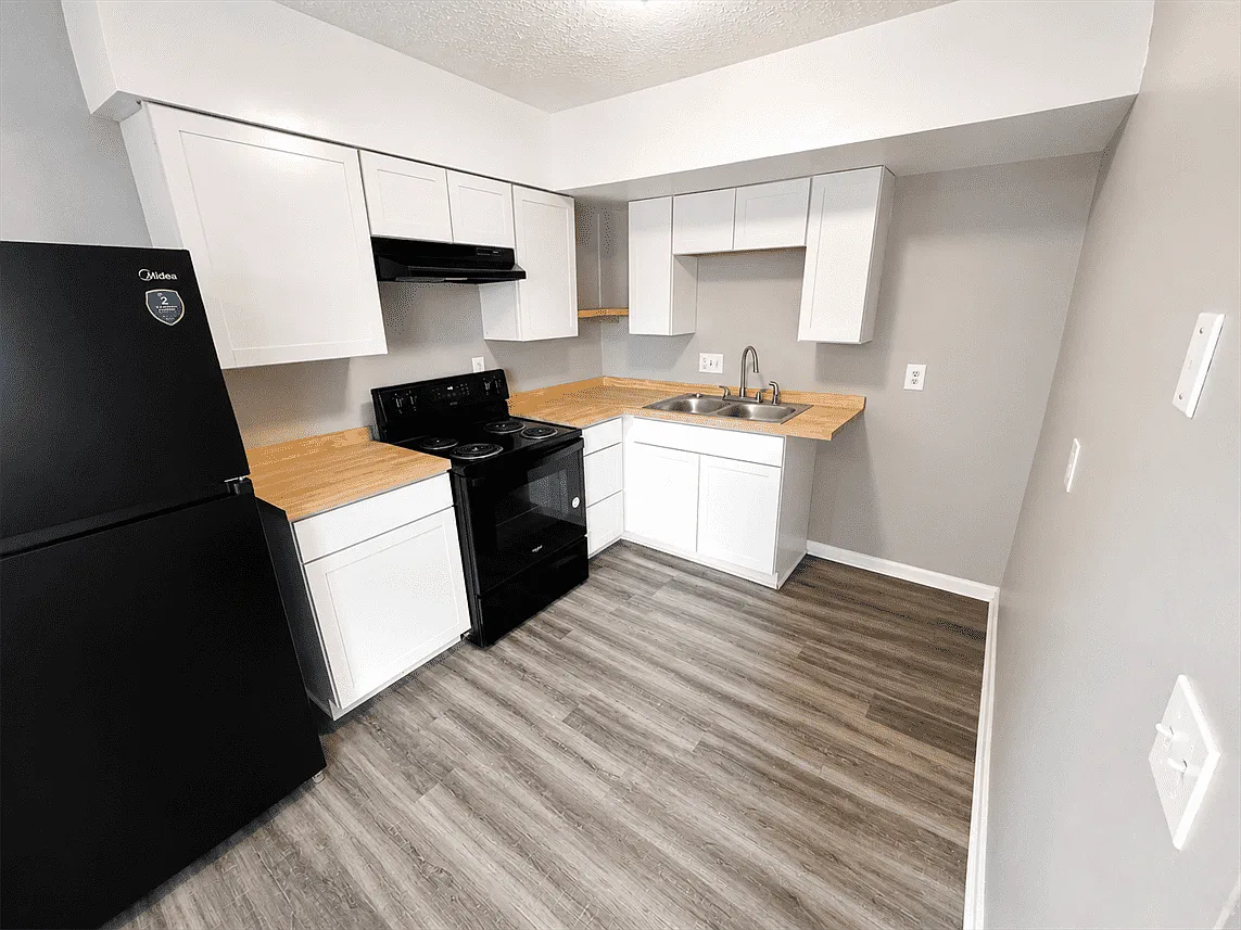 2 bed, 1.5 bath, 725 sqft, $745 — Photo 2