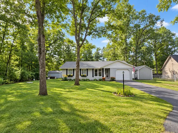 6891 Elmwood Rd, Indian River, MI 49749
