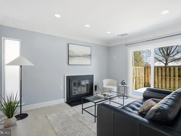 8626 Village Sq Suite 8626, Alexandria, VA 22309