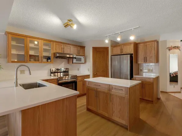 133 N Riverview Park SE, Calgary, AB T2C 4A1